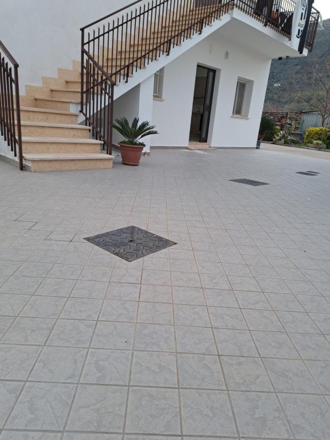 A Casa Di Andrea Francesco Apartment Fondi Exterior foto